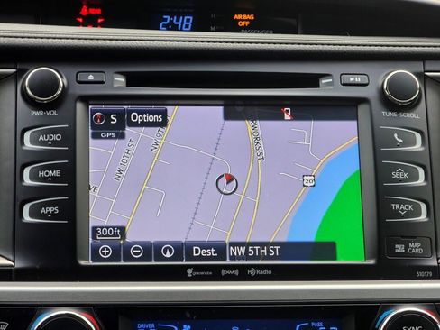 Used 2018 Toyota Highlander SE image 14