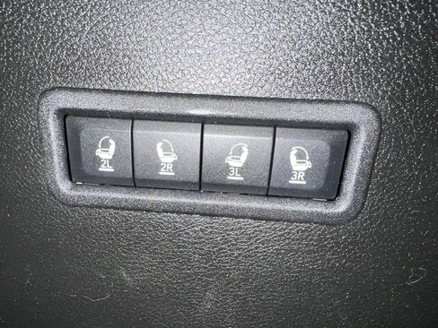 Used 2022 Jeep Wagoneer Series III w/ Rear Seat Video Group 1 image 23