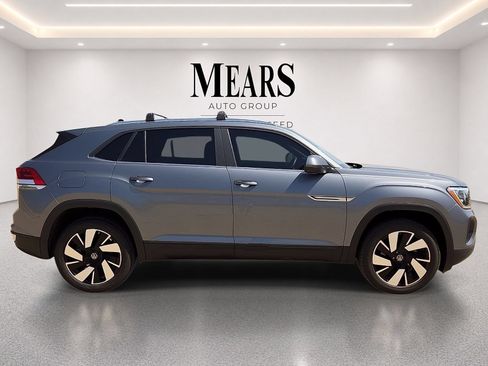 Used 2024 Volkswagen Atlas Cross Sport SE FWD image 6