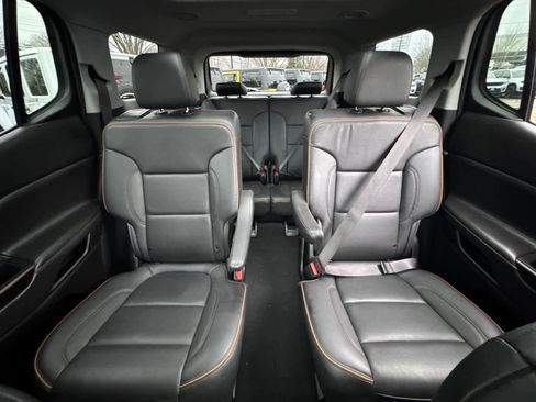 Used 2023 GMC Acadia AT4 w/ Technology Package image 30