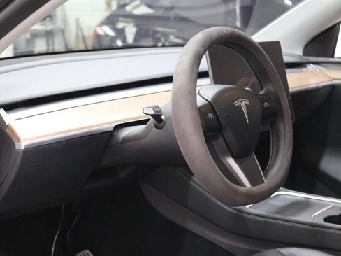 Used 2023 Tesla Model Y Performance image 21