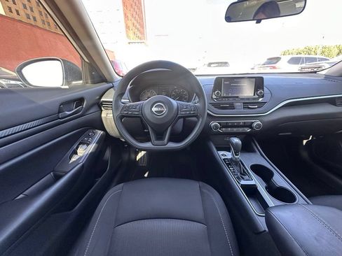 Used 2024 Nissan Altima 2.5 S FWD image 18