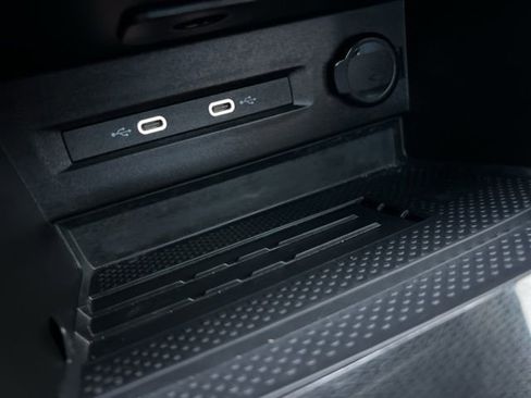 Certified 2025 Volkswagen Taos SE image 20