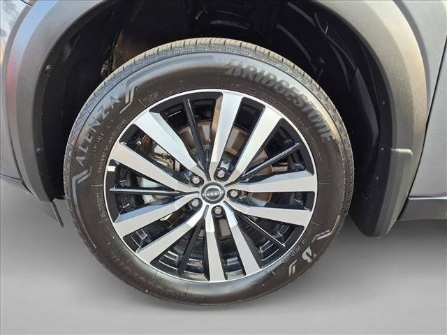 Used 2025 Nissan Pathfinder Platinum AWD/4WD image 24
