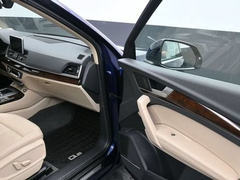 Used 2020 Audi Q5 Prestige w/ Prestige Package AWD/4WD image 16
