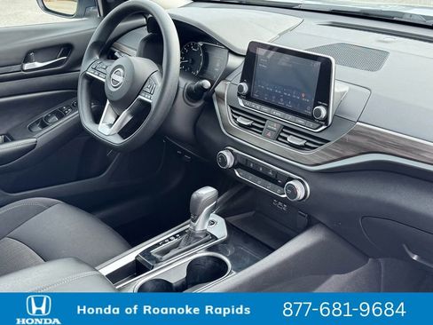 Used 2024 Nissan Altima 2.5 SV image 7