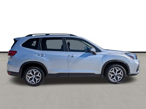 Used 2020 Subaru Forester Premium image 4
