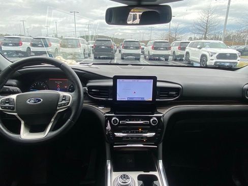 Certified 2022 Ford Explorer Limited w/ Equipment Group 301A image 25