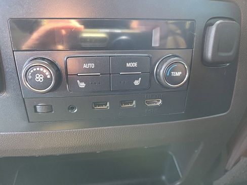 Used 2017 Chevrolet Suburban Premier image 14