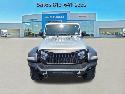 Used 2023 Jeep Gladiator Sport AWD/4WD image 2