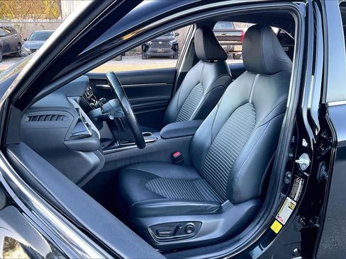 Used 2023 Toyota Camry SE image 7