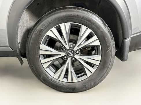 Used 2023 Nissan Rogue SV image 11