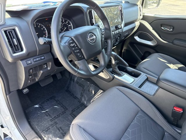 Used 2025 Nissan Frontier SV w/ SV Convenience Package RWD image 21