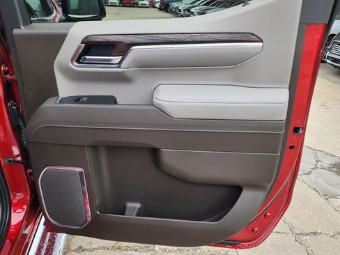 New 2026 GMC Sierra 1500 SLT image 40