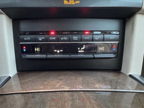 Used 2015 Mercedes-Benz E 350 4MATIC Sedan w/ Premium 1 Package image 31