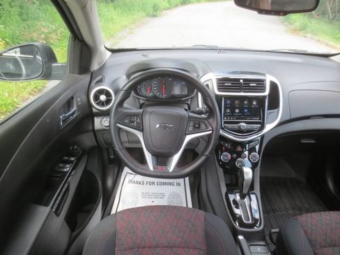 Used 2019 Chevrolet Sonic LT w/ Convenience Package FWD image 9