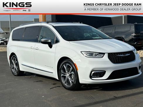 New 2026 Chrysler Pacifica Pinnacle FWD image 1