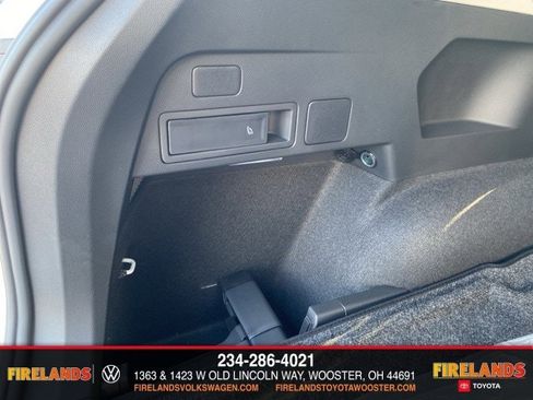 New 2024 Volkswagen Tiguan SE image 73