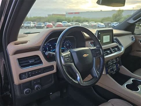 Used 2022 Chevrolet Suburban Premier image 2
