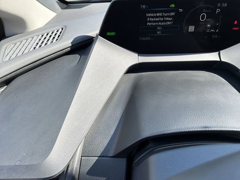 Used 2025 Toyota Prius LE FWD image 22