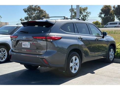 Used 2022 Toyota Highlander L AWD/4WD image 5