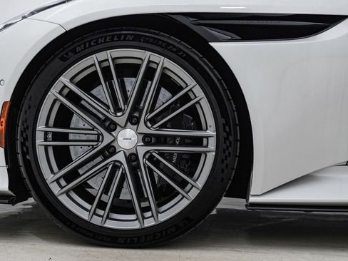 Used 2024 Aston Martin DB12 Coupe image 4