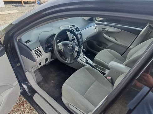 Used 2013 Toyota Corolla LE FWD image 3