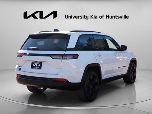 Used 2023 Jeep Grand Cherokee Altitude image 7