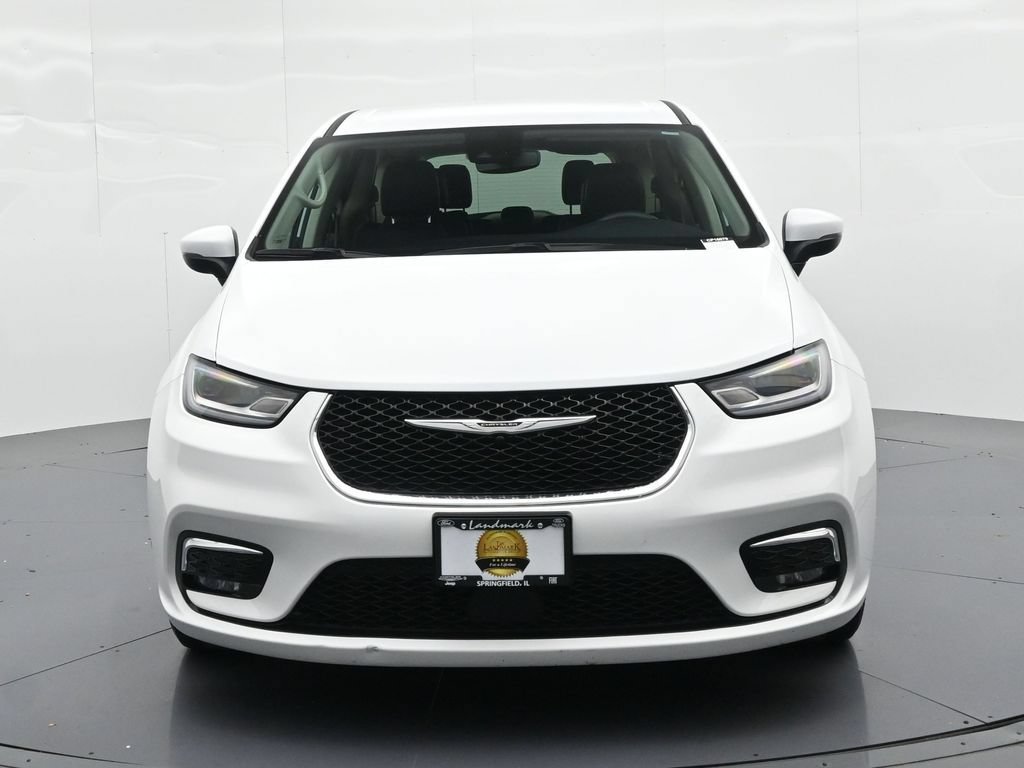 Used 2023 Chrysler Pacifica Touring-L FWD image 3