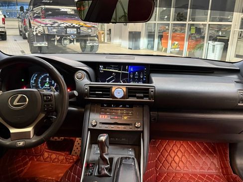 Used 2019 Lexus IS 300 AWD image 25