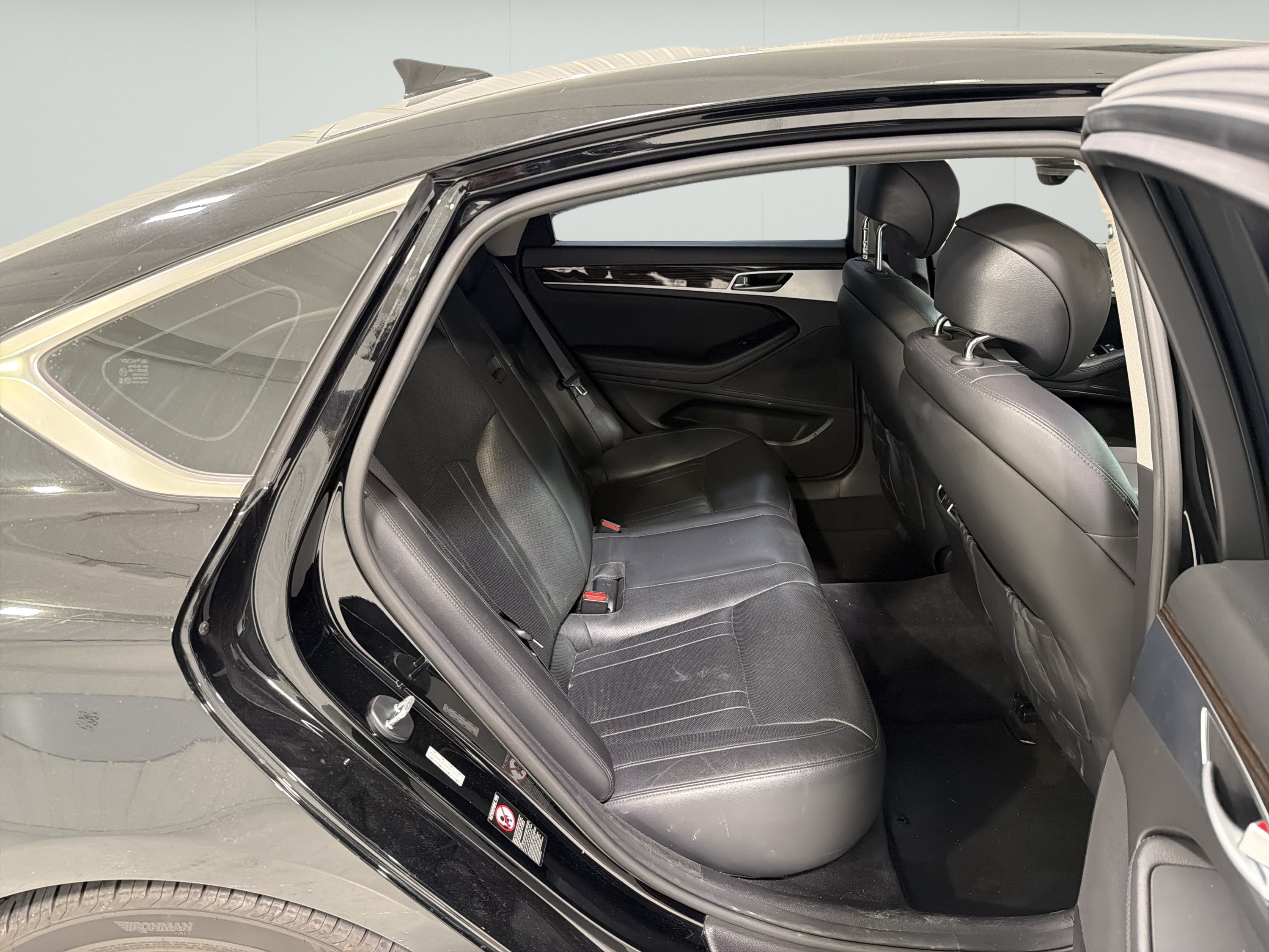 Used 2018 Genesis G80 3.8 RWD image 11