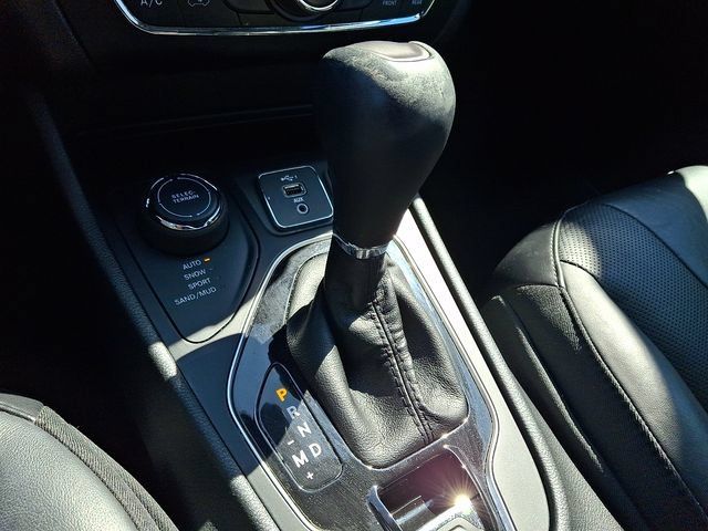 Used 2019 Jeep Cherokee Limited AWD/4WD image 15