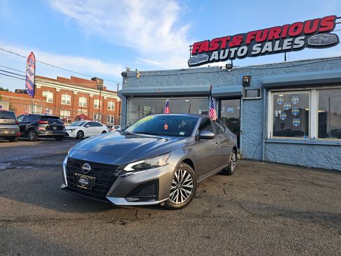 Used 2023 Nissan Altima 2.5 SV image 4