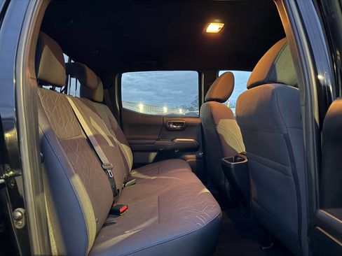 Used 2017 Toyota Tacoma TRD Off-Road w/ Tow Package (A/T) image 26