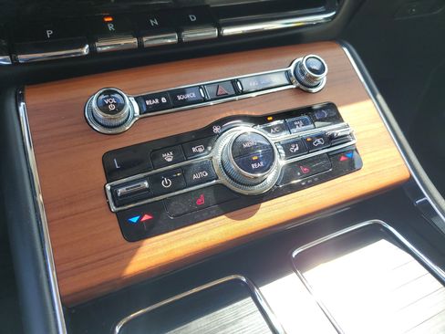 Certified 2020 Lincoln Aviator Reserve image 24