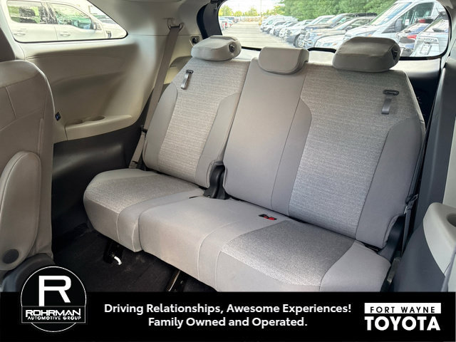 Used 2021 Toyota Sienna LE AWD/4WD image 9