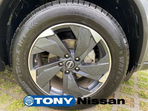 Used 2024 Nissan Rogue SV FWD image 27