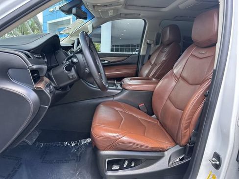 Used 2018 Cadillac Escalade Premium Luxury RWD image 30