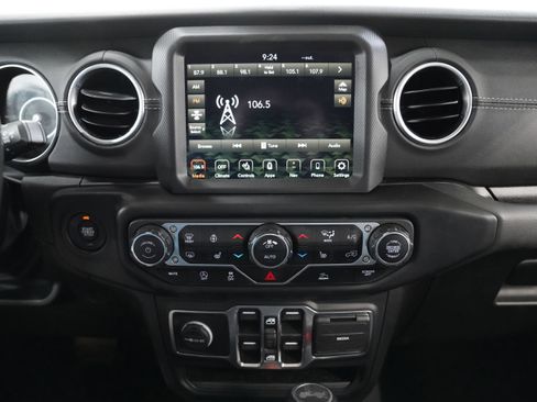 Certified 2022 Jeep Wrangler Unlimited Sahara w/ Cold Weather Group image 22