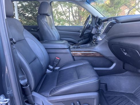 Used 2019 Chevrolet Suburban LT image 34