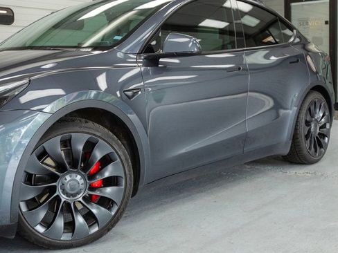 Used 2022 Tesla Model Y Performance AWD/4WD image 14