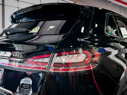 Used 2021 Lincoln Nautilus FWD w/ Equipment Group 101A image 12