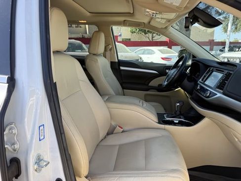 Used 2017 Toyota Highlander XLE FWD image 30