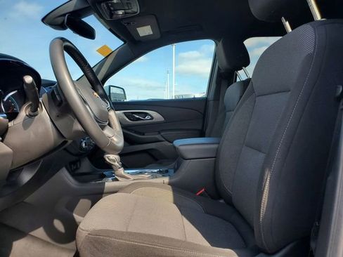 Used 2023 Chevrolet Traverse LT image 5