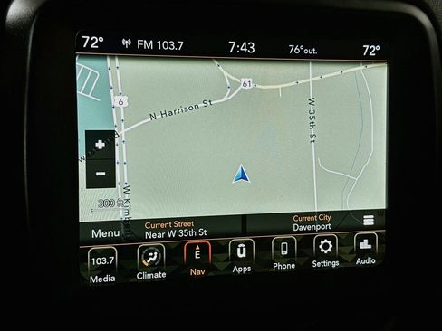 Used 2018 Jeep Renegade Latitude w/ UConnect 8.4 Nav Group FWD image 13
