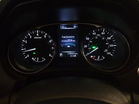 Used 2016 Nissan Rogue SV FWD image 23