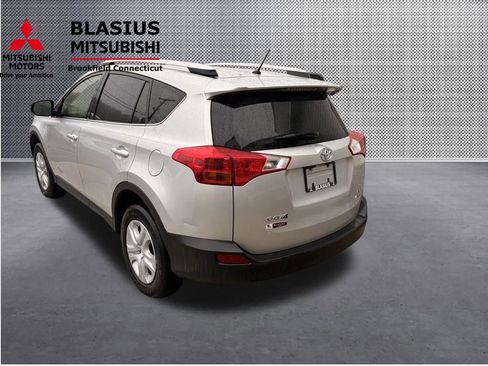 Used 2015 Toyota RAV4 LE AWD/4WD image 6