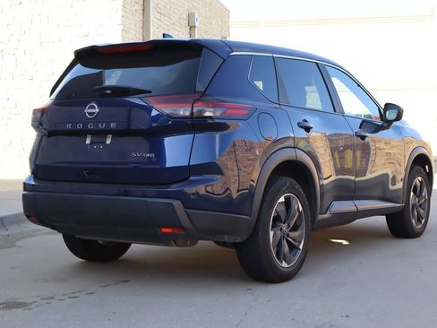 Used 2024 Nissan Rogue SV AWD/4WD image 3