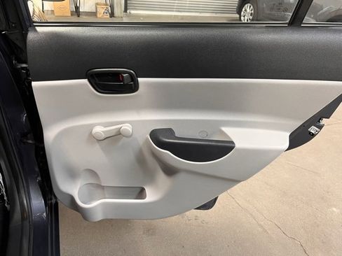 Used 2011 Hyundai Accent GLS image 13