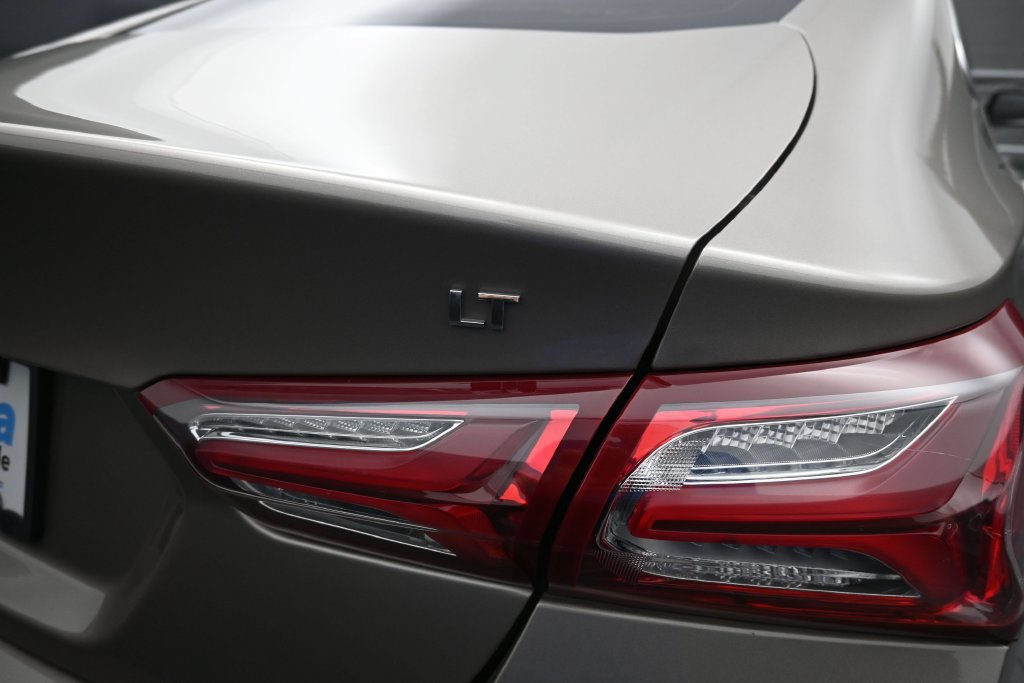 Used 2022 Chevrolet Malibu LT FWD image 18